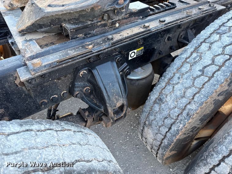 image for item ES5720 2011 Kenworth T800 semi truck