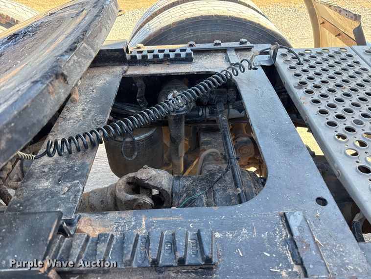 image for item ES5720 2011 Kenworth T800 semi truck