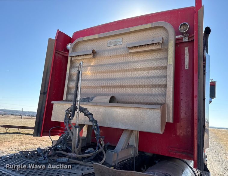 image for item ES5720 2011 Kenworth T800 semi truck