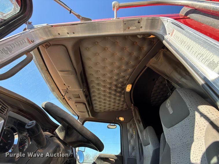 image for item ES5720 2011 Kenworth T800 semi truck