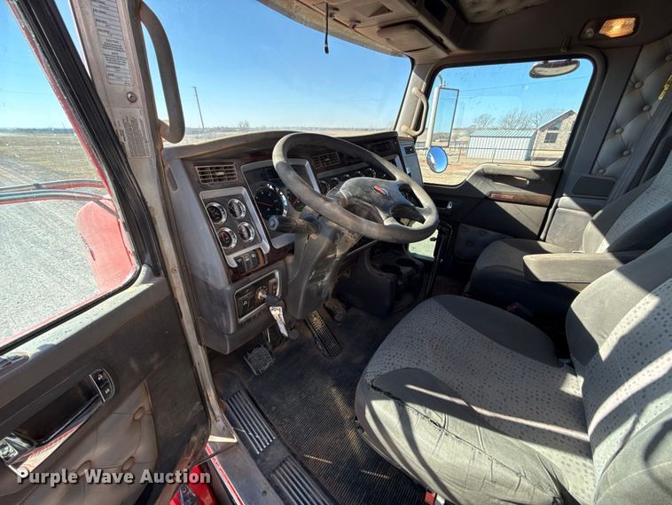 image for item ES5720 2011 Kenworth T800 semi truck