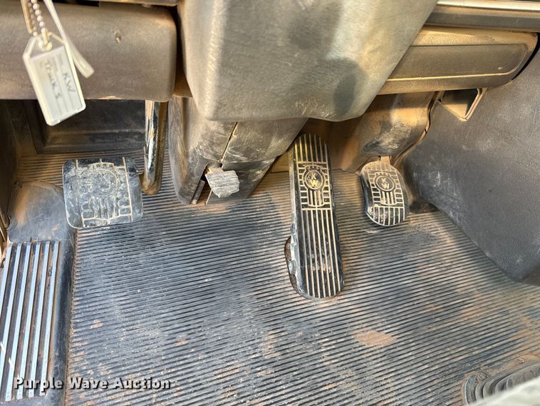 image for item ES5720 2011 Kenworth T800 semi truck