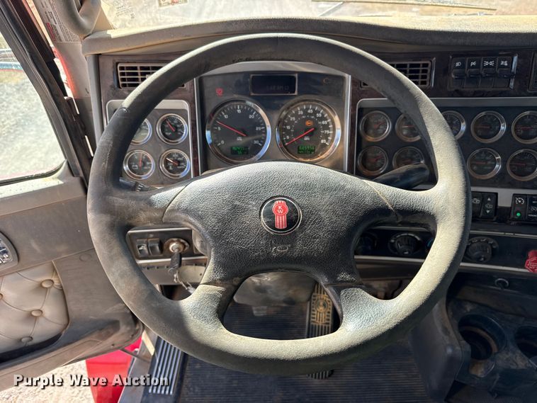 image for item ES5720 2011 Kenworth T800 semi truck