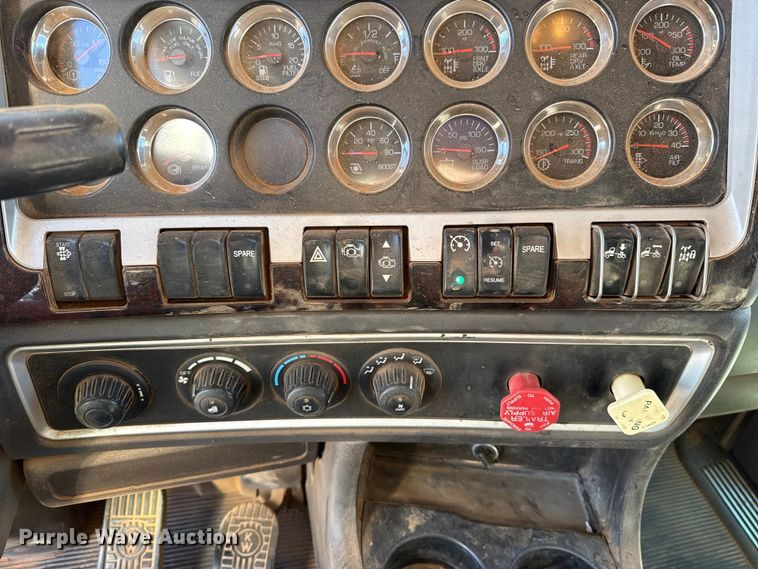 image for item ES5720 2011 Kenworth T800 semi truck