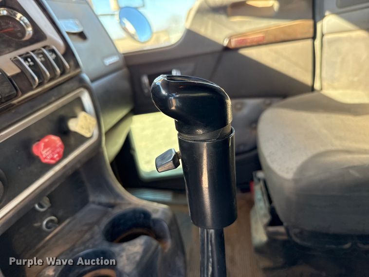 image for item ES5720 2011 Kenworth T800 semi truck