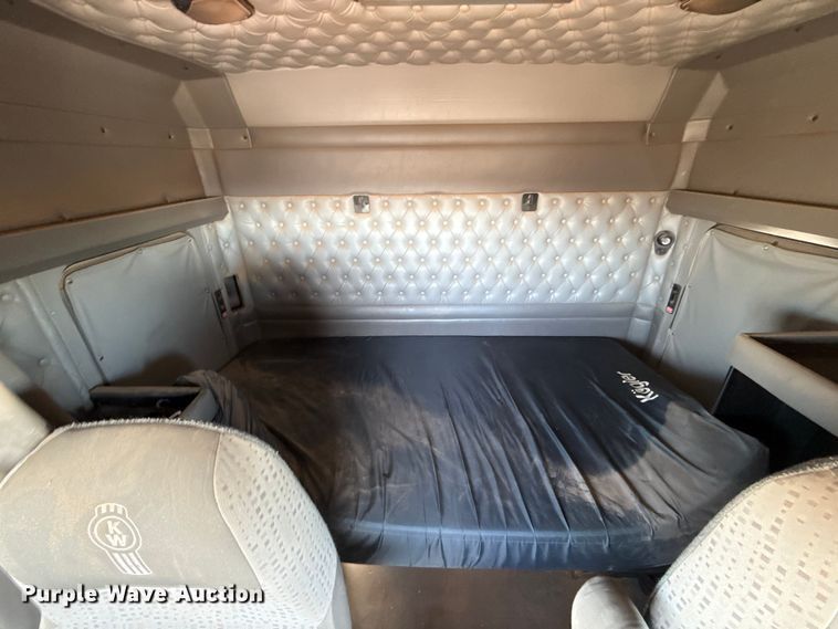 image for item ES5720 2011 Kenworth T800 semi truck