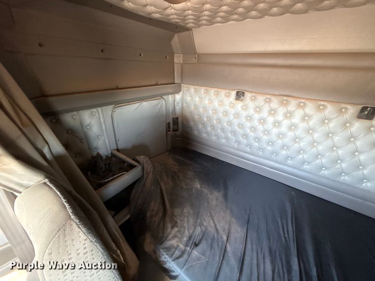 image for item ES5720 2011 Kenworth T800 semi truck