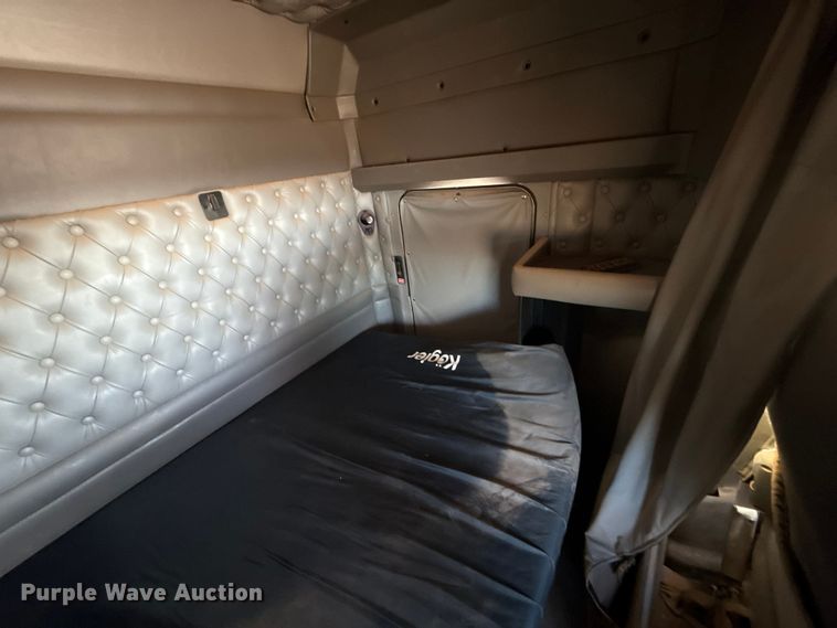 image for item ES5720 2011 Kenworth T800 semi truck