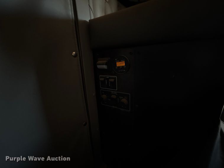 image for item ES5720 2011 Kenworth T800 semi truck