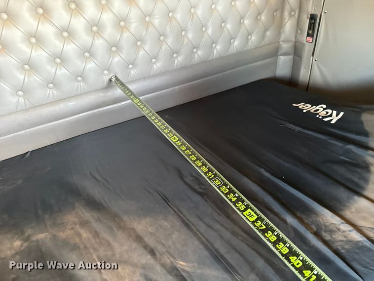 image for item ES5720 2011 Kenworth T800 semi truck