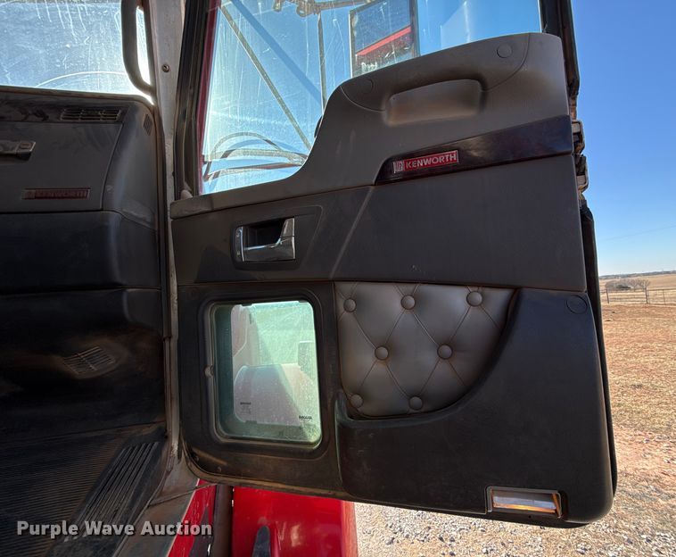 image for item ES5720 2011 Kenworth T800 semi truck