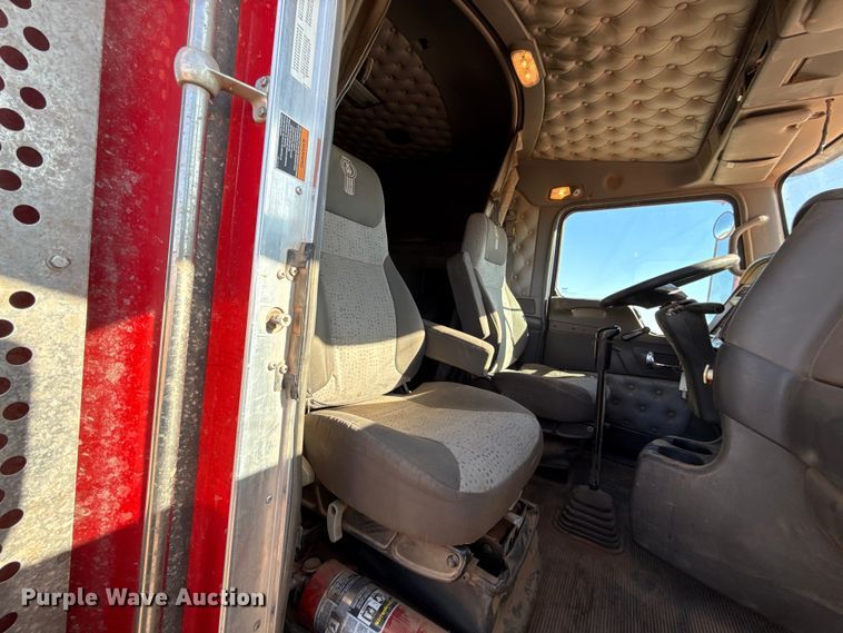 image for item ES5720 2011 Kenworth T800 semi truck