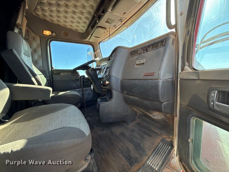 image for item ES5720 2011 Kenworth T800 semi truck