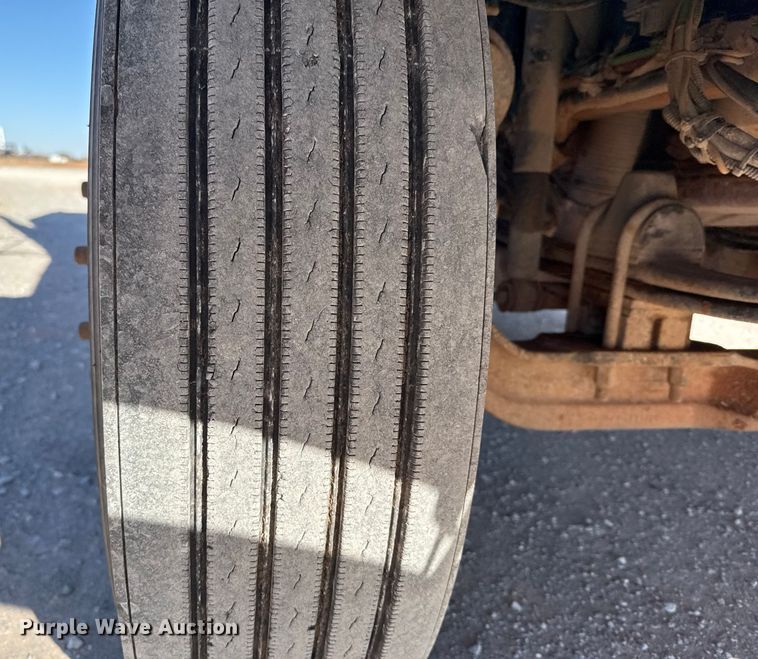 image for item ES5720 2011 Kenworth T800 semi truck