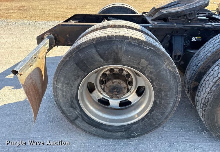 image for item ES5720 2011 Kenworth T800 semi truck