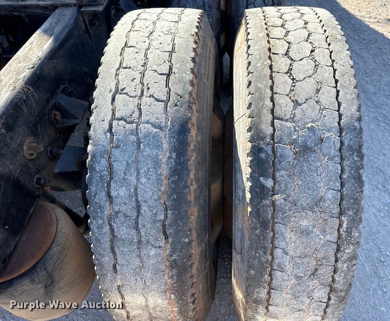 image for item ES5720 2011 Kenworth T800 semi truck