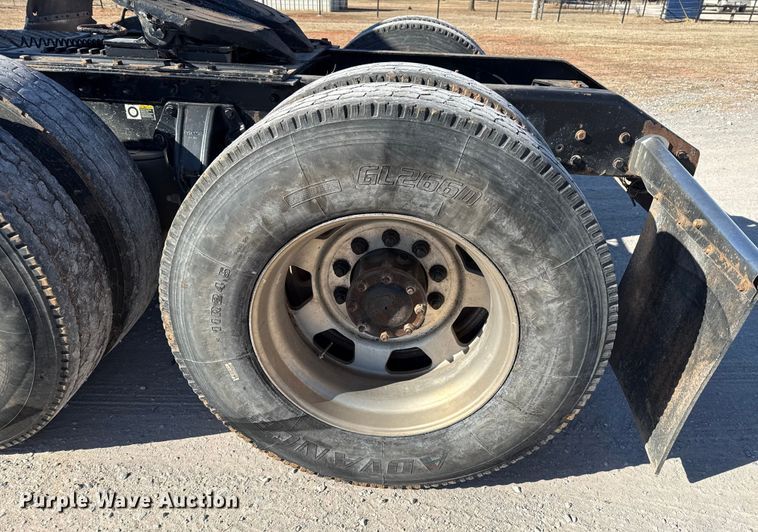 image for item ES5720 2011 Kenworth T800 semi truck