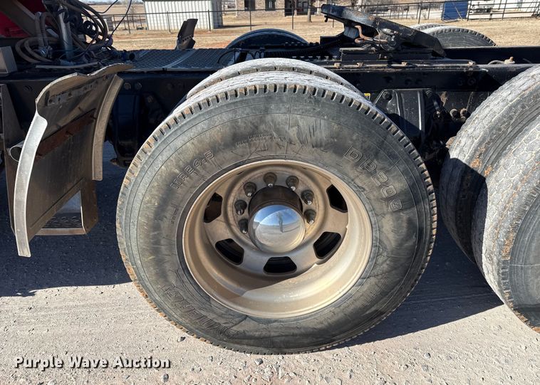 image for item ES5720 2011 Kenworth T800 semi truck