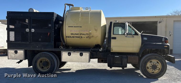 image for item ES8522 1998 GMC C7500 sewer jetter truck