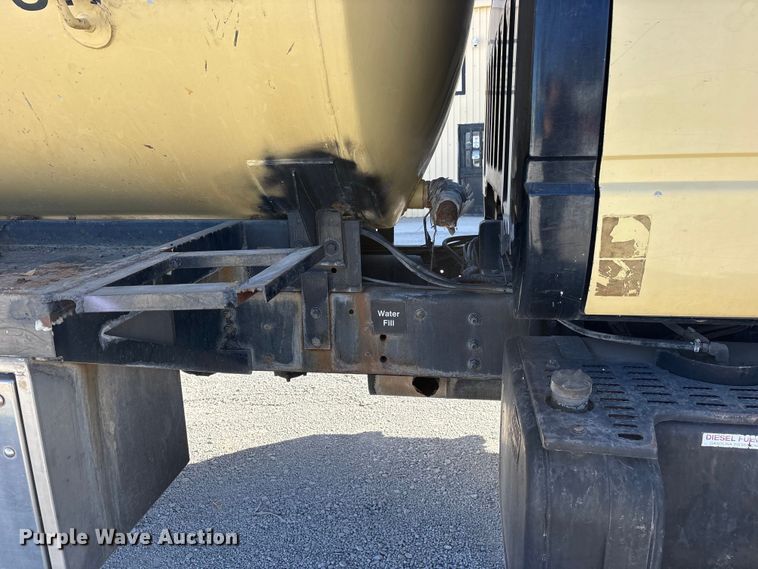 image for item ES8522 1998 GMC C7500 sewer jetter truck