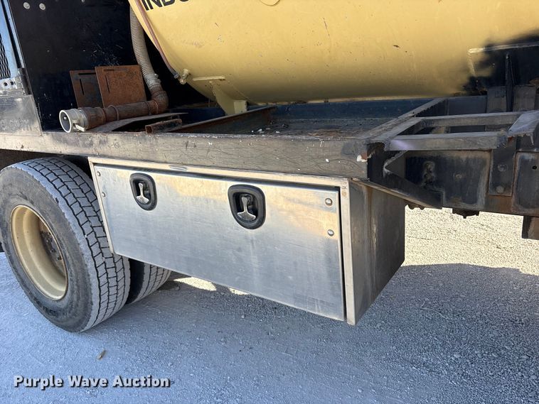 image for item ES8522 1998 GMC C7500 sewer jetter truck