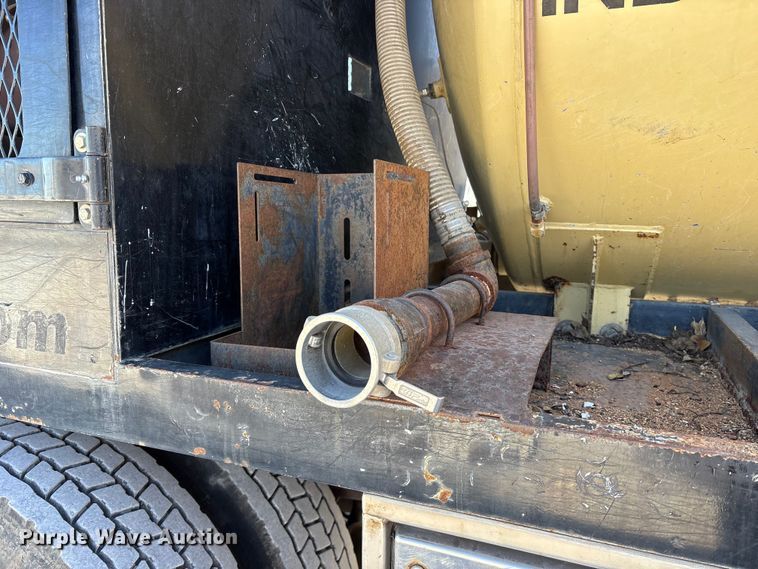 image for item ES8522 1998 GMC C7500 sewer jetter truck