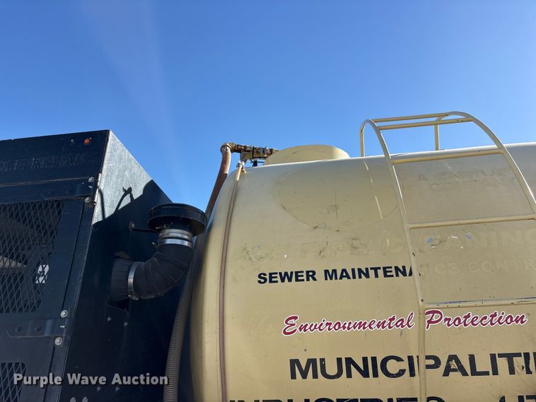 image for item ES8522 1998 GMC C7500 sewer jetter truck