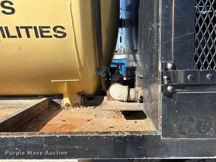 image for item ES8522 1998 GMC C7500 sewer jetter truck