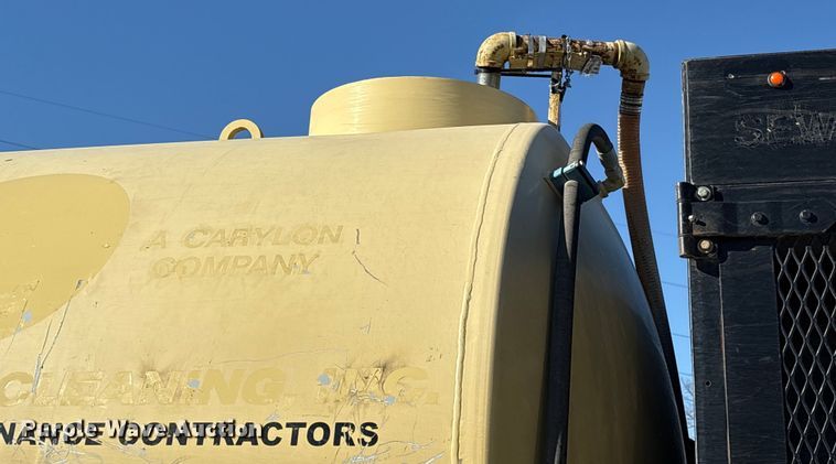 image for item ES8522 1998 GMC C7500 sewer jetter truck