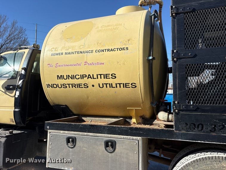 image for item ES8522 1998 GMC C7500 sewer jetter truck