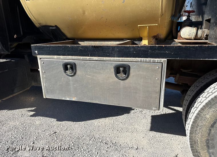 image for item ES8522 1998 GMC C7500 sewer jetter truck