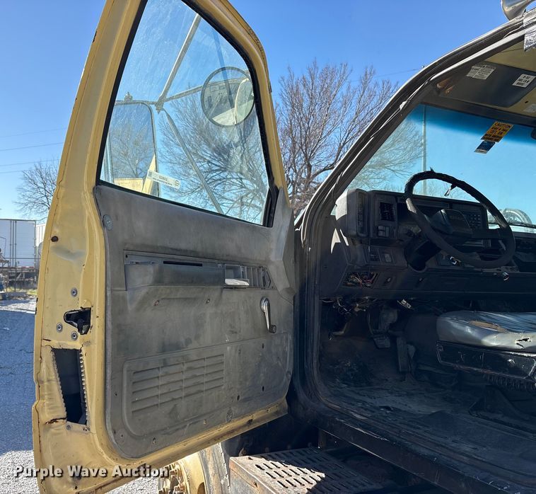 image for item ES8522 1998 GMC C7500 sewer jetter truck