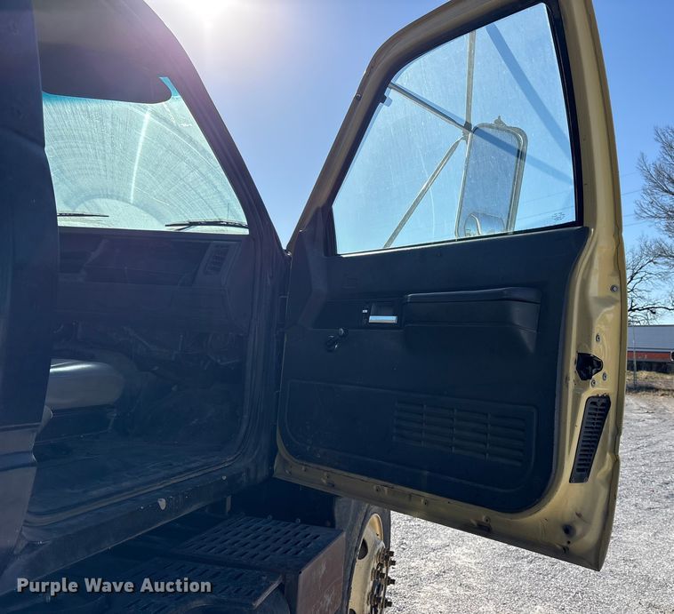 image for item ES8522 1998 GMC C7500 sewer jetter truck