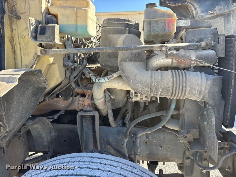 image for item ES8522 1998 GMC C7500 sewer jetter truck