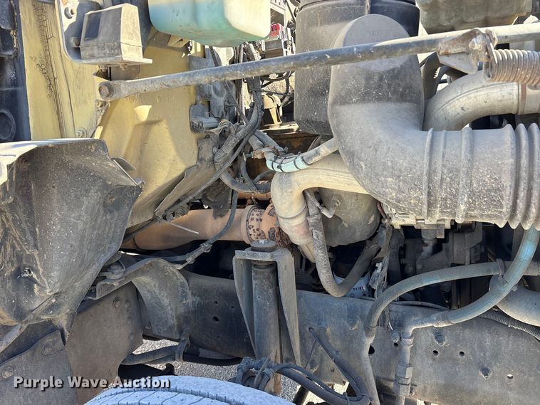 image for item ES8522 1998 GMC C7500 sewer jetter truck