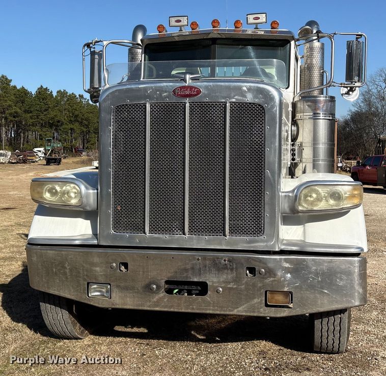 image for item ES8524 2009 Peterbilt 388 Truck tractor