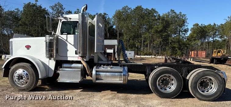 image for item ES8524 2009 Peterbilt 388 Truck tractor