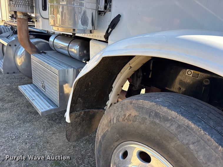 image for item ES8524 2009 Peterbilt 388 Truck tractor