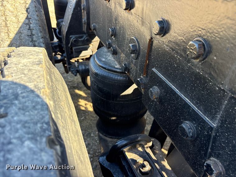 image for item ES8524 2009 Peterbilt 388 Truck tractor