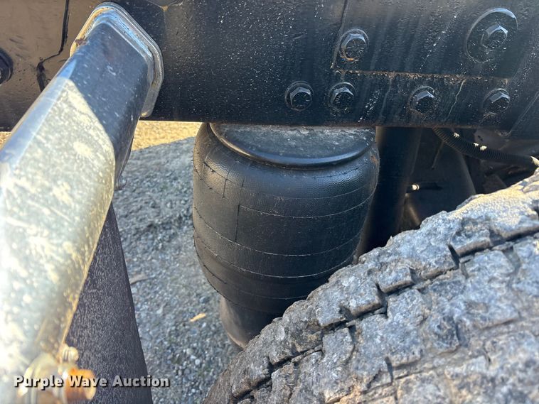 image for item ES8524 2009 Peterbilt 388 Truck tractor