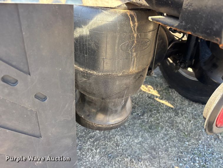 image for item ES8524 2009 Peterbilt 388 Truck tractor