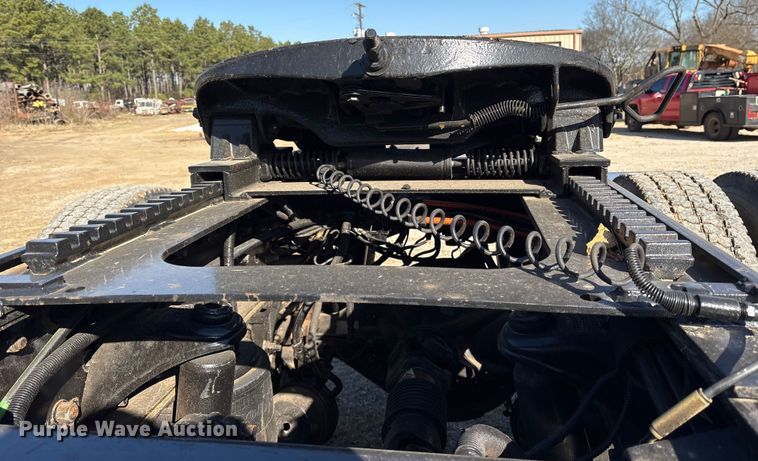 image for item ES8524 2009 Peterbilt 388 Truck tractor