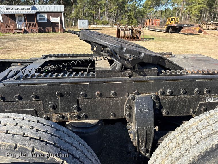 image for item ES8524 2009 Peterbilt 388 Truck tractor