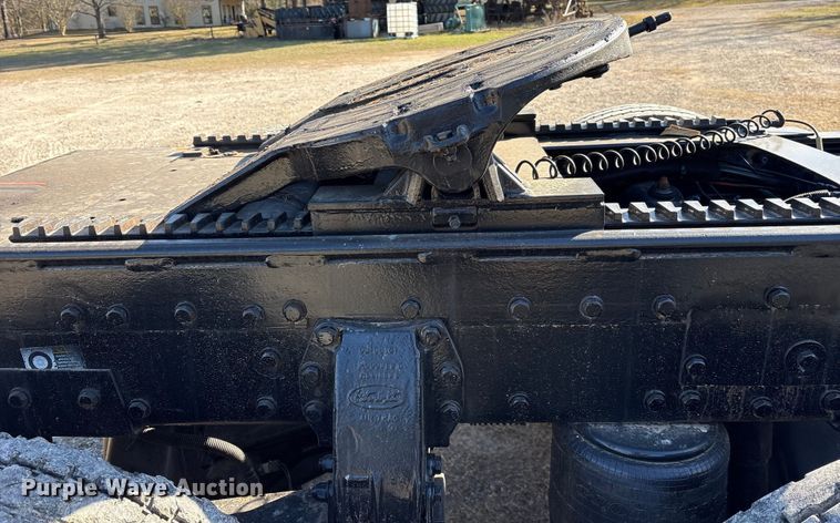 image for item ES8524 2009 Peterbilt 388 Truck tractor