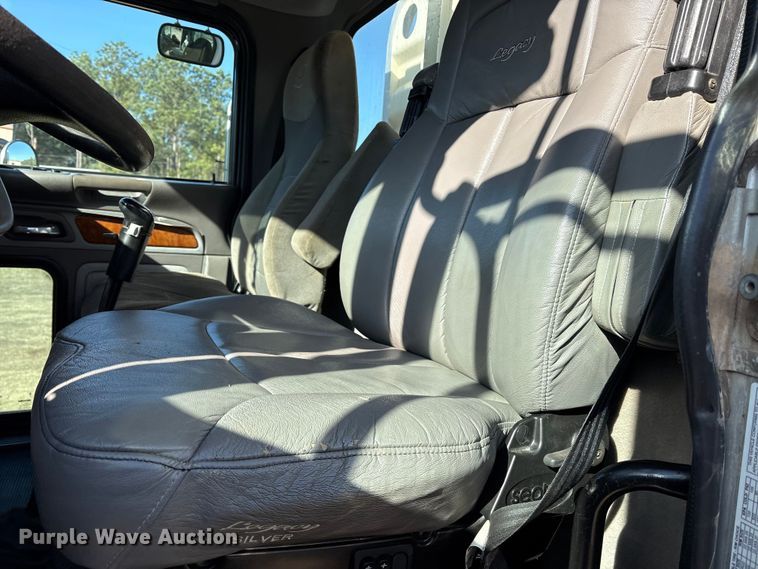 image for item ES8524 2009 Peterbilt 388 Truck tractor