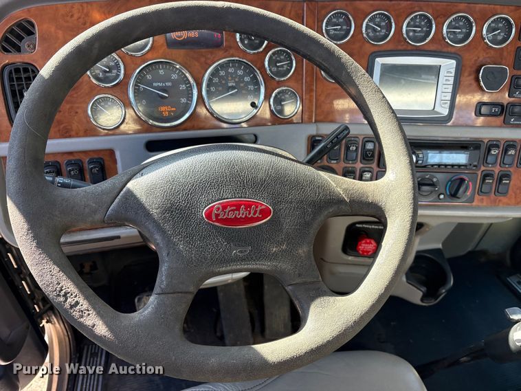 image for item ES8524 2009 Peterbilt 388 Truck tractor