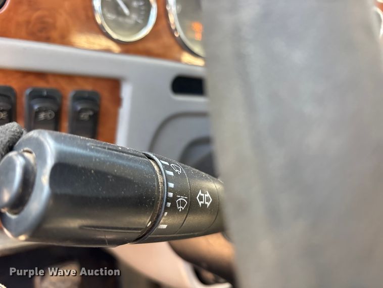 image for item ES8524 2009 Peterbilt 388 Truck tractor