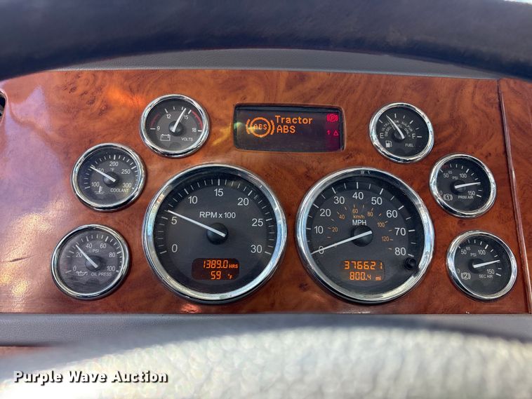 image for item ES8524 2009 Peterbilt 388 Truck tractor