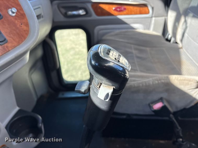 image for item ES8524 2009 Peterbilt 388 Truck tractor