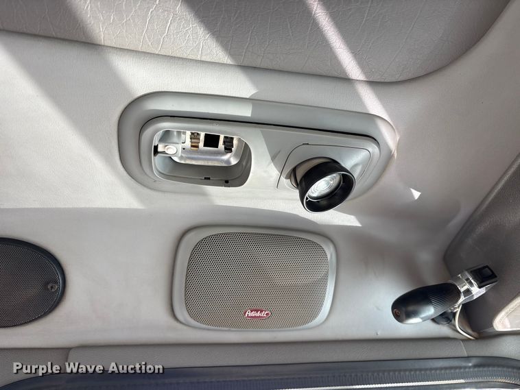 image for item ES8524 2009 Peterbilt 388 Truck tractor